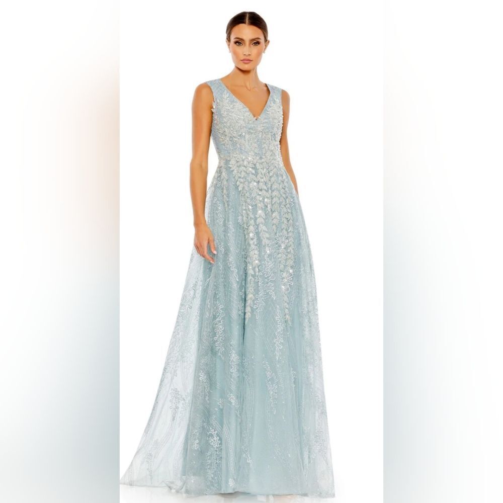 Mac Duggal (20312) EMBROIDERED SLEEVELESS A LINE GOWN NWT size 10 Ice Blue
